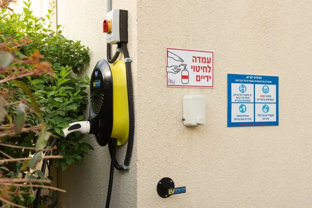 בר און בתי נופש - הטענה לרכב חשמלי
